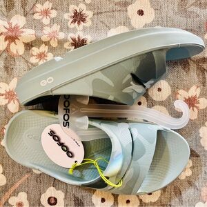 OOFOS OOahh Limited Slide Sandals Black M6/W8 New With Tags